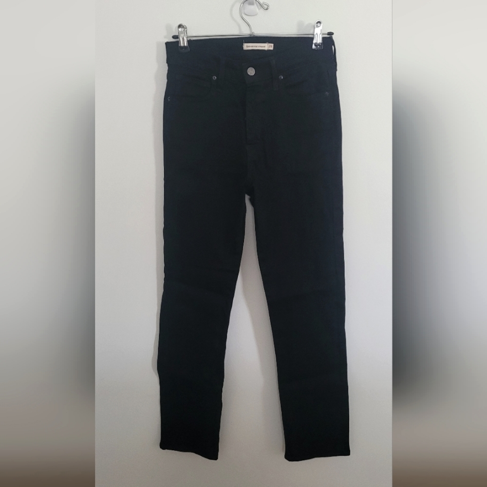 Levis 724 Black Straight Leg Jean in women's size 28